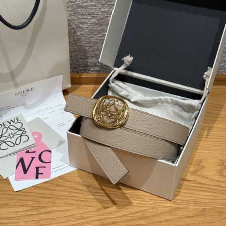 意威新款女士腰带 Ewe 意威腰带 宽2.8Cm 双面皮，两面都可用，饰有抛光椭圆形针扣 卓越的工艺 个性的造型 精美的材质. 宽度：28毫米 - 点击图像关闭