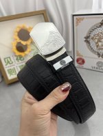 品名：Versace.范思哲 自动带 材质：原单牛皮腰带 百分百头层牛皮腰带保证真皮，24K纯钢扣，专柜原单品质、做工精细，时尚大牌，送人自用首选 包装： 请认