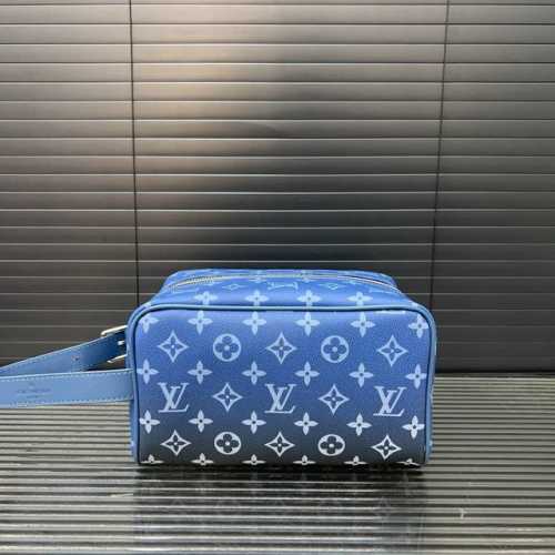 Louisvuitton 路易威登 Lv印花洗漱包袋 手拿包 化妆包 经典百搭 实物拍摄 原厂原版面料 配送防尘袋 礼盒 12 X 22 Cm。