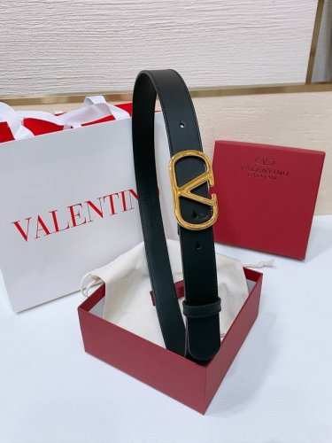 Vlogo Signature搭扣，亮面小牛皮腰带 -施华洛钻 光面搭扣 -进口小牛皮材质 进平纹带身 -宽度：3厘米