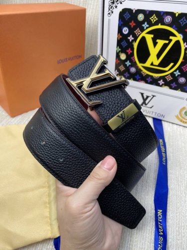 品名：Lv..路易..威登原单 材质：原单牛皮腰带 百分百头层牛皮腰带保证真皮，24K纯钢扣，专柜原单品质、做工精细，时尚大牌，送人自用首选 包装： 请认准如图