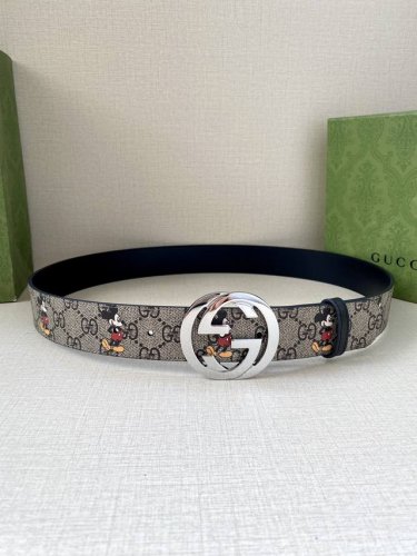 宽度4.0Cm Gucci 双面腰带，一侧为Gg Supreme帆布融入米奇图案 ，反面一侧为原版头层牛皮底 配以互扣式双G原单钢扣采用真空电镀 厚度6.0Mm