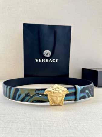 宽度3.8Cm Versace 皮带，配有立体La Medusa双面搭扣，一面饰有Barroco印花。 La Medusa搭扣 腰带环 底面料：100%牛皮 - 点击图像关闭