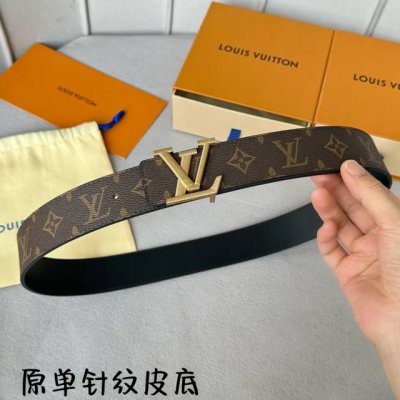 特 寬：40mm 驢家新品 寬度40mm 驢家SS早春新品腰帶系列 意大利原廠皮料 扣頭採用雙拼視覺效果工藝 全方位精打細磨 精密度厚金電鍍 雙面用