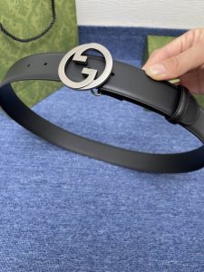 【品牌】古驰 Gucci 特P170 【描述】采用高级Gucci Signature真皮精制而成，触感厚实，饰以双G商标带扣。腰带为意大利尺寸，请在购买前参阅腰