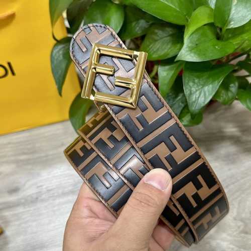 图片包装+10 Fendl 芬迪 专柜同款 宽40Mm 标志造型宽皮带。钉扣式带扣。棕色小牛皮制成。印有浮雕手绘黑色与棕色 Ff 图案。镀金表面金属制品，品质保