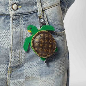 官网新品M01471Louis Vuitton 路易威登海龟乌龟包钥匙扣挂件 Lv蓝牙耳机包 Turtle Pouch 钥匙扣 Lv Turtle Pouch