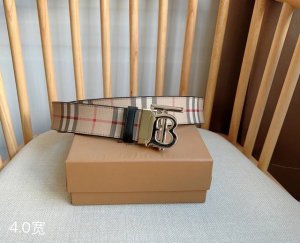 特 P220 Burberry 巴宝莉 原单面料，宽4.0Cm 内衬头层小牛皮底.搭配原单旋转扣头，原单皮料定制，高端奢华，时尚百搭