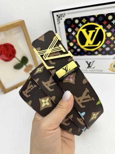 品名：Lv..路易..威登原单 材质：原单牛皮腰带 百分百头层牛皮腰带保证真皮，24K纯钢扣，专柜原单品质、做工精细，时尚大牌，送人自用首选包装： 请认准如图专