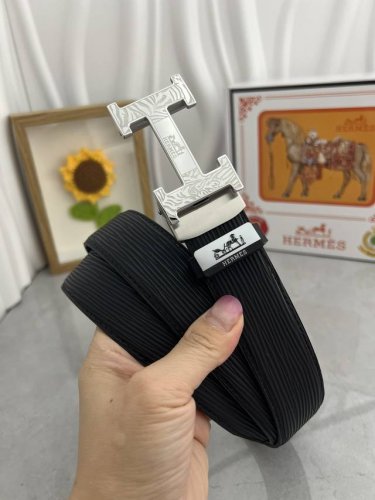 品名：爱马仕.HermèS 自动带 材质：原单牛皮腰带 百分百头层牛皮腰带保证真皮，24K纯钢扣，专柜原单品质、做工精细，时尚大牌，送人自用首选 包装： 请认准