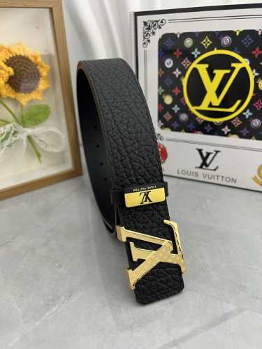 品名：Lv..路易..威登原单 材质：原单牛皮腰带 百分百头层牛皮腰带保证真皮，24K纯钢扣，专柜原单品质、做工精细，时尚大牌，送人自用首选 包装： 请认准如图