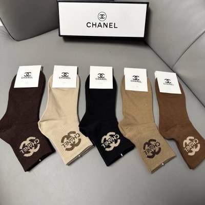 特 Chanel 香奈儿香奶奶家新品女款袜子 一盒五双 纯棉材质，柔软舒适透气，经典双C标识，炒鸡Nice，大牌出街，潮人必备超好搭