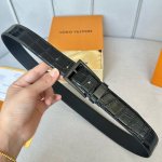 寬度：35Mm 驢家最新品 男士經典頂級休閒腰帶 寬度35毫米 品牌專用鳄鱼纹小牛皮搭配小牛皮底 全新開模精品針扣設計 低调百搭款！