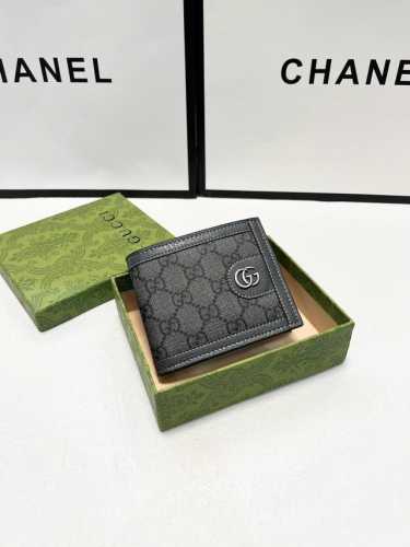 颜色 灰尺寸 12X10G家新款。专 柜品质 采用进口牛皮配Pvc 原厂五金！精致做工。实物拍照质量如图可见