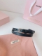 特 缪缪miumiu专柜新款 这款小牛皮腰带是提升别致造型品味的理想之选。镂空雕刻logo徽标搭配方型针扣，手感柔软细腻,夏季裙子必备非常时尚百搭. 宽:1.5