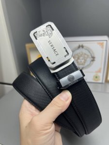 品名：范思哲 原单 自动带 材质：原单牛皮腰带 百分百头层牛皮腰带保证真皮，24K纯钢扣，专柜原单品质、做工精细，时尚大牌，送人自用首选 包装： 请认准如图专柜