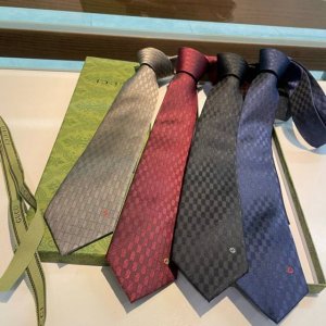 特批 G家专柜新款 Gg标识印花领带 男士领带，稀有采用经典小G Logo提花展现精湛手工与时尚优雅的理想选择，这款领带将标志性完美的结合，以时尚搭配手法演绎的