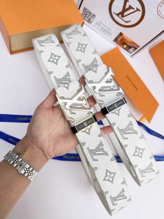 皮带：Lv..路易..原单 腰带：百分百头层牛皮，保证真皮。24K纯钢扣双面可用专柜同等质量， 送人自用首选 包装： 请认准如图专柜包装，赠送打孔器，银联发票， - 点击图像关闭