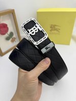 品名：巴宝莉 自动带 材质：原单牛皮腰带 百分百头层牛皮腰带保证真皮，24K纯钢扣，专柜原单品质、做工精细，时尚大牌，送人自用首选 包装： 请认准如图专柜包装赠