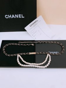 Ch Nel 链条字母黑皮腰链 链条拼接设计感十足 柔美又暖 时髦得很自然 又以施华洛水晶点缀，灵动十足！质感细腻、精致百搭，独家工艺不是一般人能模仿！上身效果