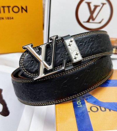 皮带：Lv..路易..威登顶级复刻. 腰带：原单品质百分百头层牛皮，保证真皮。菱形镶嵌工艺.真空电镀.永不掉色.24K纯钢扣头层小牛皮鸵鸟纹双面可用专柜同等质量