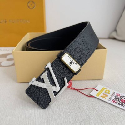品名： LV..路易..威登腰带皮带原单 型号：挂扣，经典纯钢材质面字母挂扣，头层牛皮，图片实物拍摄 材料：头层牛皮，挂扣系列，纯钢材质扣头，钯镀电镀工艺永不掉