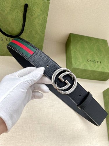宽度 Cm Gucci 经典帆布织带腰带，配以织纹皮质滚边和双g原单钢扣。绿色 红色 绿色棉质帆布编织腰带，配以黑色头层牛皮