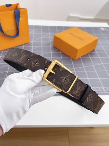 特 寬：40Mm 驢家新品 Nigo新品限量版 專櫃有售新品男士系列 一面專櫃定制面料 一面原廠荔枝紋小牛皮 荔枝紋牛皮有品牌壓紋 針扣款式設計搭扣 雙面用 兩