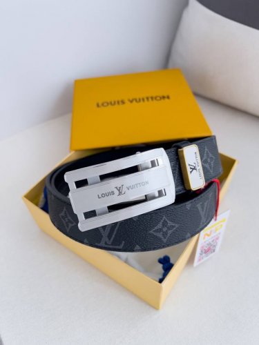品名：Lv..路易..威登 腰带原单自动带 皮带 型号：自动扣，纯钢材质自动扣，头层牛皮自动带身，实物拍摄材料：百分百头层牛皮，保证真皮。24K纯钢扣，永不掉色