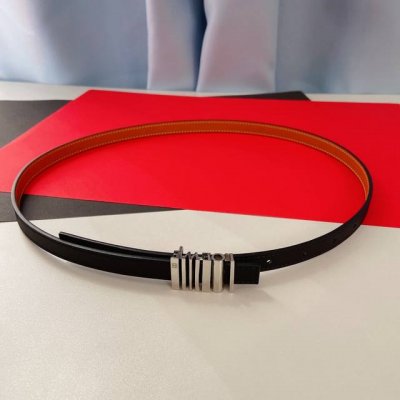 Loewe新款 小牛皮腰带，亮面Loewe五金扣。正面条形码设计，侧面立体字母Loeme ，宽1.5Cm。