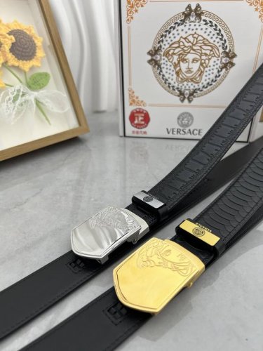品名：Versace.范思哲 自动带 材质：原单牛皮腰带 百分百头层牛皮腰带保证真皮，24K纯钢扣，专柜原单品质、做工精细，时尚大牌，送人自用首选 包装： 请认