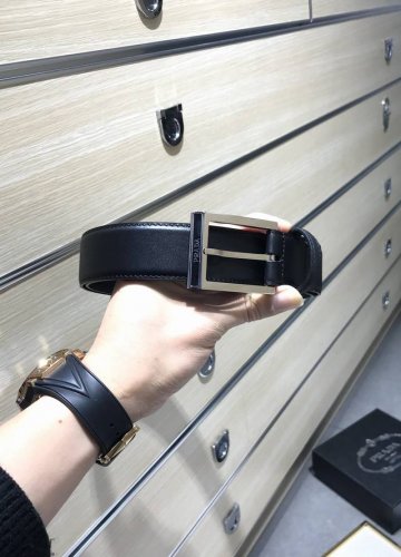 p200配送专柜包装 打孔针 特批 宽35Mm，支持Nfc 原单双面进口头层牛皮带身，搭配原版经典磨胶针扣，手感.油边近乎完美，原产皮料牛皮定制，质感无可挑剔，