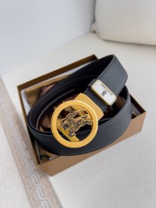 品名：巴宝莉.Burberry腰带自动带皮带 型号：自动扣，纯钢材质自动扣，自动带身，双面头层牛皮 材料：百分百头层牛皮，保证真皮。24K纯钢扣专柜同等质量，