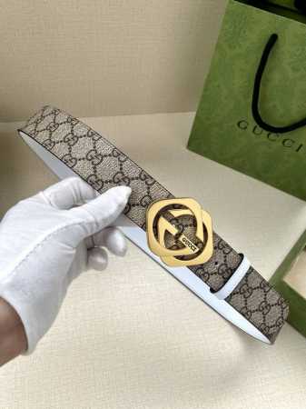 宽度4.0 Cm Gucci Gg Marmont系列每一季都会推陈出新，为灵感源于70年代的标志性Gg配件注入现代精髓。这款Gg Supreme帆布腰带反面采 - 点击图像关闭