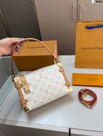 芯片版本 谷爱凌同款 秀款 小箱子 Lv Side Trunk 新款燕麦沙丘色 盒子包 箱子包24新款！是软软箱子 很多精致的小细节在里面N-62尺寸23×16