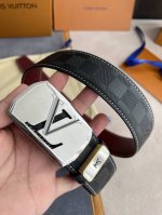 品名： Lv..路易..威登腰带皮带原单 型号：挂扣，经典纯钢材质挂扣，头层牛皮，图片实物拍摄 材料：头层牛皮，挂扣系列，纯钢材质扣头，钯镀电镀工艺永不掉色。原