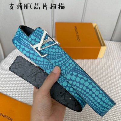 進口面料襯托原廠小牛皮底 飾有高級彩色視覺效果 搭扣與皮帶相呼應締造獨特造型 雙面用