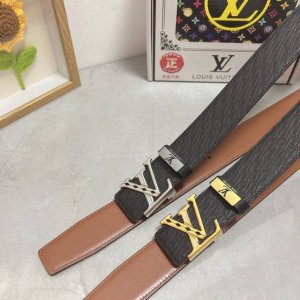 品名：Lv..路易..威登 材质：原单牛皮腰带 百分百头层牛皮腰带保证真皮，24K纯钢扣，专柜原单品质、做工精细，时尚大牌，送人自用首选 包装： 请认准如图专柜