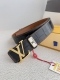 品名： Lv..路易..威登腰带皮带原单 型号：挂扣，经典纯钢材质面字母挂扣，头层牛皮，图片实物拍摄材料：头层牛皮，挂扣系列，纯钢材质扣头，钯镀电镀工艺永不掉色