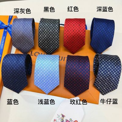 男士领带系列 L标识花纹领带 ，稀有Monogram Classic领带将经典路易威登风格与精细做工有机结合。斑点提花纹理背景衬映Monogram印花，设计细腻