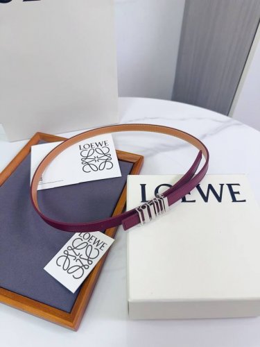 特 Loewe 罗意威专柜最新同款腰带 选用光滑牛皮革窄款腰带 配有Anagram Pebble针扣 卓越的工艺 个性的造型 精美的材质 宽 15Mm