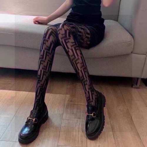 特 配包装 一盒一双 火爆欧美芬迪Fendi丝袜，光腿季节过渡必备单品 出口日本专柜的网袜...纯正正货！超性感超好看好的丝袜绝对是显腿美的。