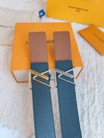 特 LV4.0cm男士双面用腰带M9151，双面小牛皮，一面黑色荔枝纹，一面土黄色荔枝纹，搭配新款亮面金色 银色挂扣