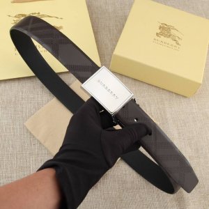 MADE IN ITALY 批 配全套专柜包装 品牌：巴宝莉 扣头材质：精品实心扣 产品详情：BURBERRY 巴寶莉 專櫃同步 皮帶進口頭層原版皮， 3.4C