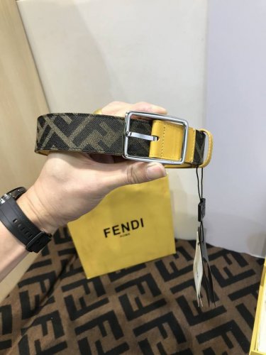 配送专柜包装 打孔针 新款 Fd 宽35Mm 牛仔老花斜纹F标志造型皮带，支持Nfc 字母针扣 搭配标志性，进口小牛皮制成，手感柔软，镀金表面金属制品，原版细节