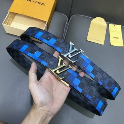 寬：40Mm Louis Vuitton 腰帶 頂級原單品質 寬度40毫米 專櫃款號 一面為經典的棋盤黑格一面為多具色彩的馬賽克設計！搭配專櫃同步旋轉尾夾五金