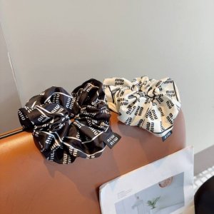 配包装 Miumiu 缪缪 进口大肠圈皮筋、真丝缎面名媛发绳头绳百搭款、细节全部实拍 特制面料非常显质感 ！