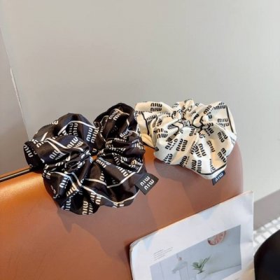 配包装 Miumiu 缪缪 进口大肠圈皮筋、真丝缎面名媛发绳头绳百搭款、细节全部实拍 特制面料非常显质感 ！