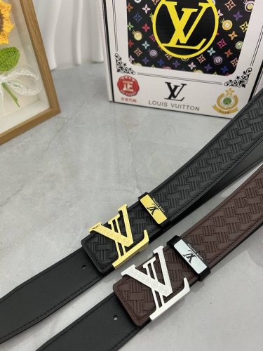品名：Lv..路易..威登原单 材质：原单牛皮腰带 百分百头层牛皮腰带保证真皮，24K纯钢扣，专柜原单品质、做工精细，时尚大牌，送人自用首选 包装： 请认准如图