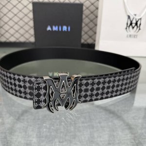 爱美丽Amiri最新网红爆款双面牛皮皮带配原装盒专柜同步3.8宽新款上市了，原版牛皮，搭配钢扣，优雅，大方用的方便。谢谢你转载。